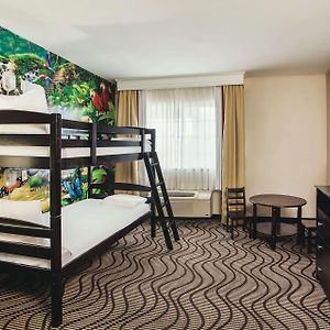 One-Bedroom Family Queen Suite Non-Smoking